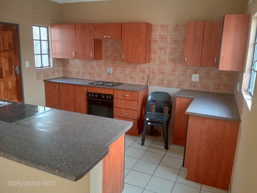 To Let 3 Bedroom Property for Rent in Geelhoutpark North West